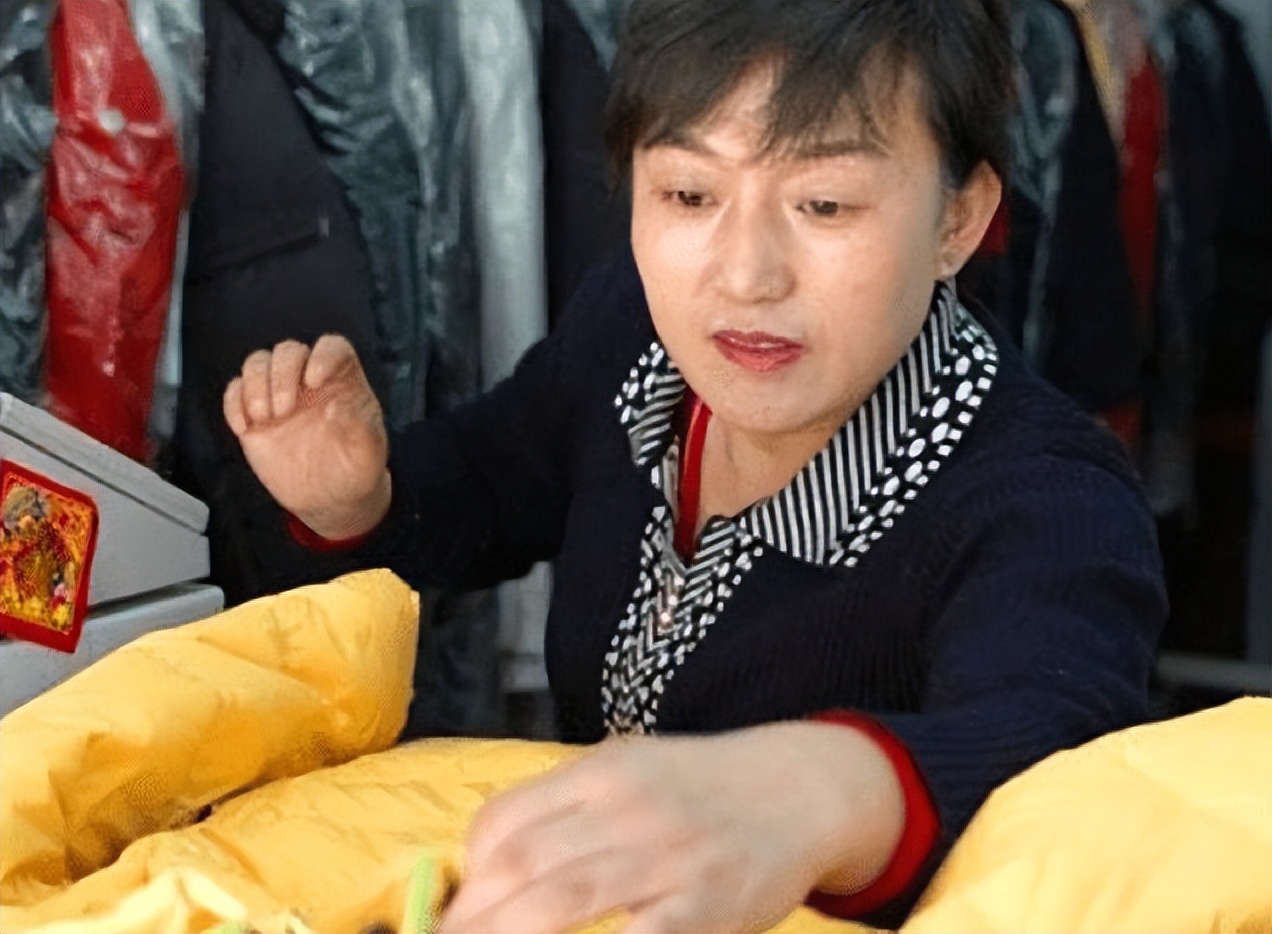 举重冠军当搓澡工是_举重冠军当搓澡工是谁的问题_举重冠军搓背